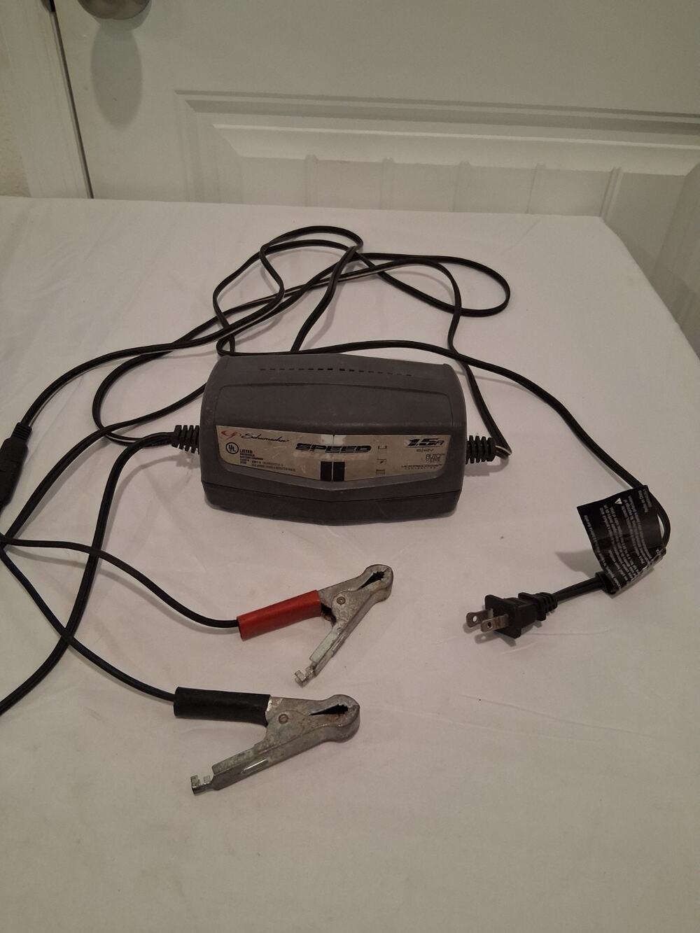 Schumacher Speed Charge XM1-5 1.5A 6V/12V Fully Automatic Battery Maintainer